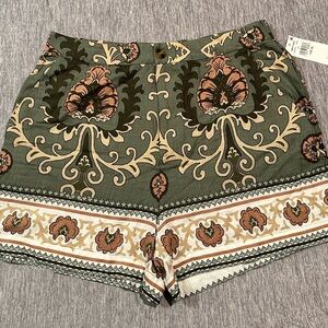 Sanctuary Floral Patterned Green Shorts, Linen blend. NWT. Size XL